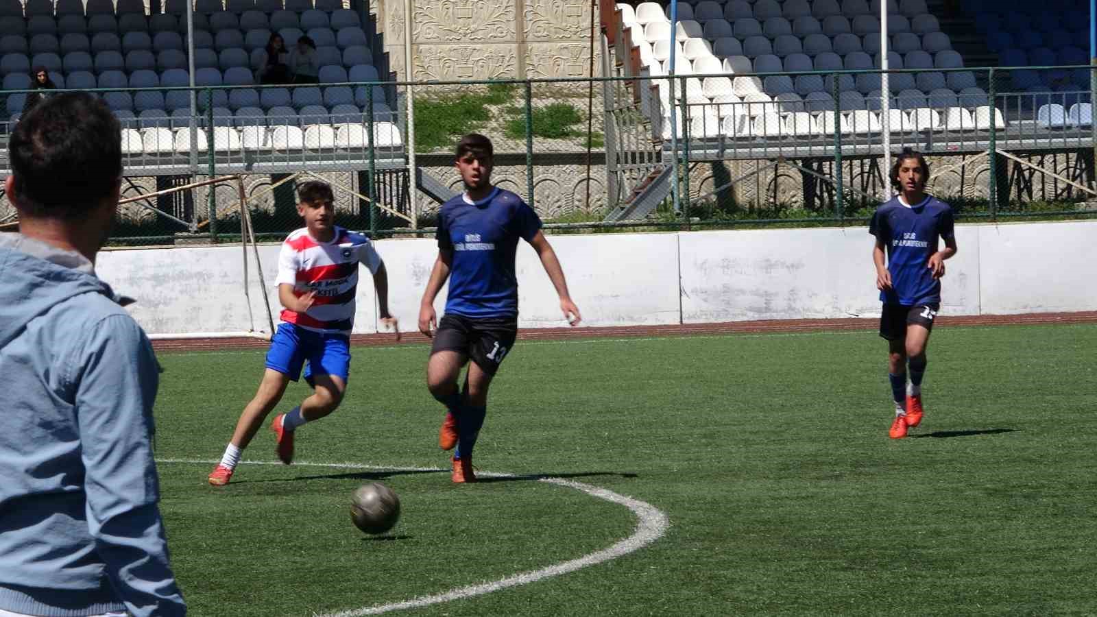BİTLİS’İN TATVAN İLÇESİNDE 15-21 MAYIS GENÇLİK HAFTASI ETKİNLİKLERİ ÇERÇEVESİNDE FUTBOL