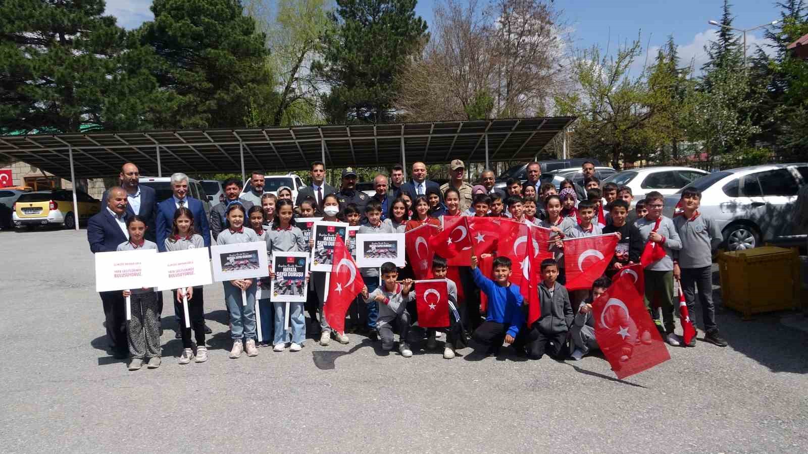 BİTLİS’İN TATVAN İLÇESİNDE KARAYOLU TRAFİK GÜVENLİĞİ GÜNÜ VE KARAYOLU TRAFİK