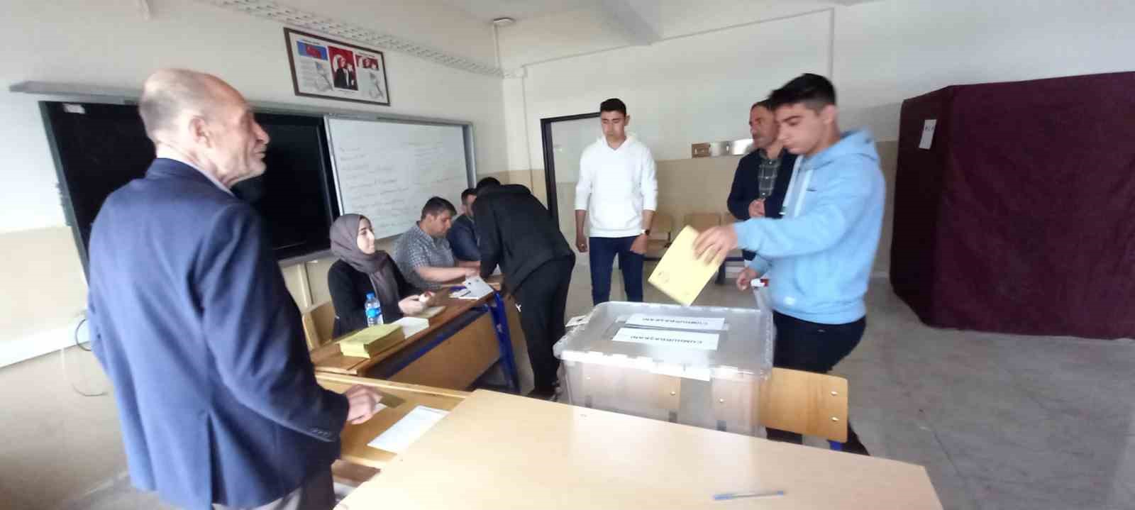 CUMHURBAŞKANI SEÇİMİ İKİNCİ OYLAMASI İÇİN BİTLİS’İN TATVAN İLÇESİNDE SAAT 08:00