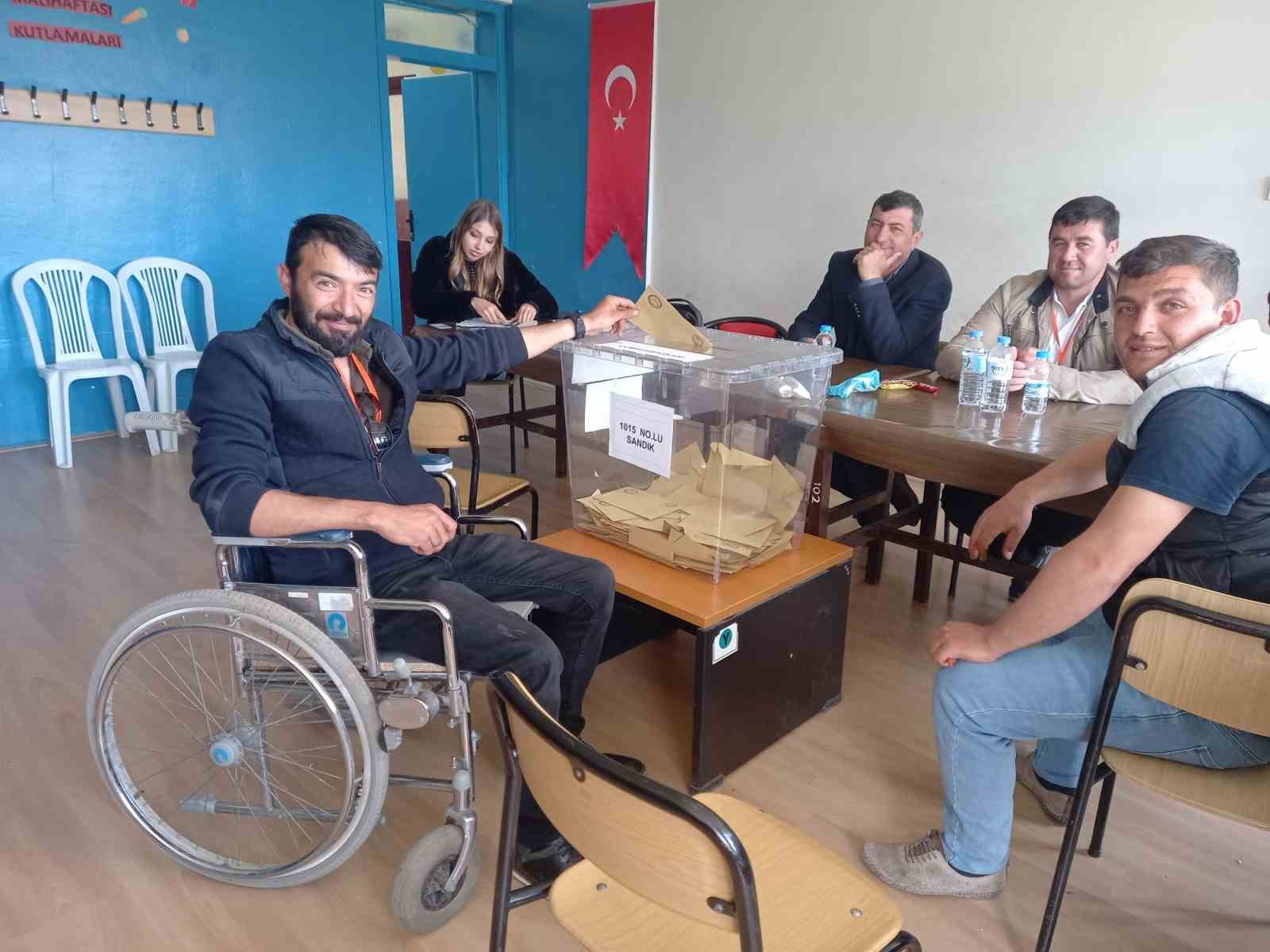CUMHURBAŞKANLIĞI SEÇİMLERİ 2. TUR ÖNCESİ TRAKTÖR RÖMORKUNDAN DÜŞEREK YARALANAN FATİH