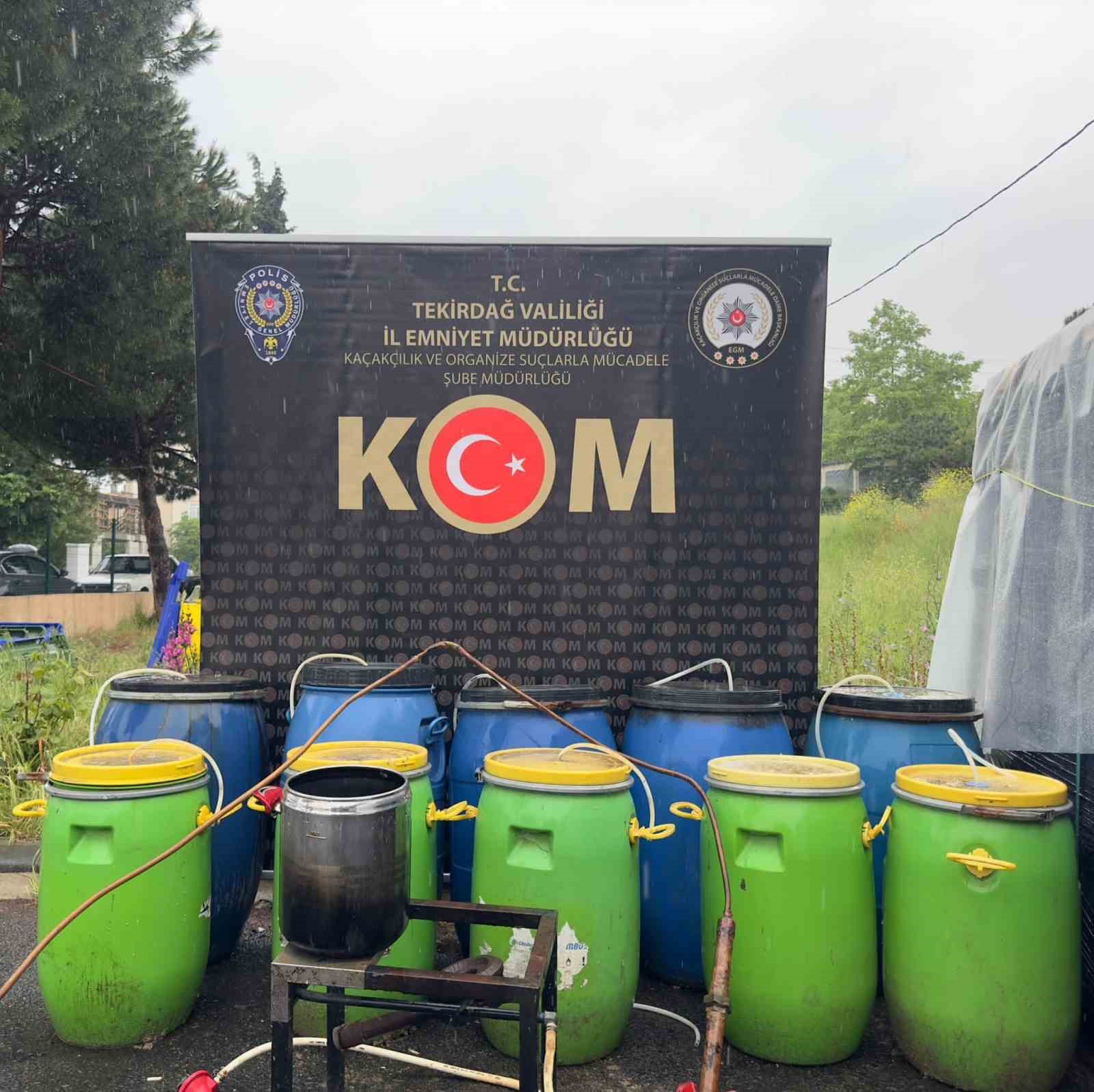 TEKİRDAĞ'DA KAÇAK ALKOL ÜRETİMİ YAPAN ŞAHSA OPERASYON DÜZENLEYEN GÜVENLİK GÜÇLERİ