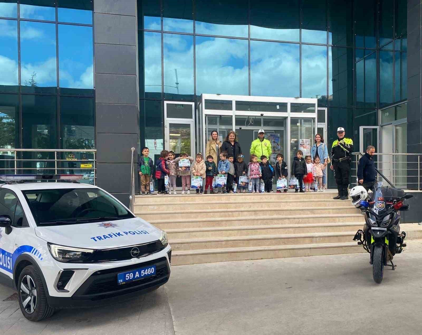 TEKİRDAĞ'DA TRAFİK HAFTASI ETKİNLİKLERİ ÇERÇEVESİNDE ANAOKULU ÖĞRENCİLERİNE TRAFİK EĞİTİMİ VERİLDİ.