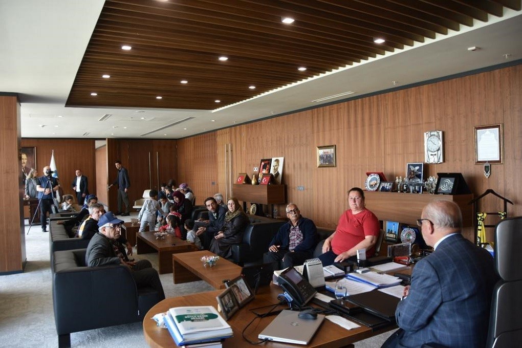 TEKİRDAĞ BÜYÜKŞEHİR BELEDİYE BAŞKANI KADİR ALBAYRAK, ‘ÖZÜR DİLEMEK' YERİNE DEPREMZEDELERİ