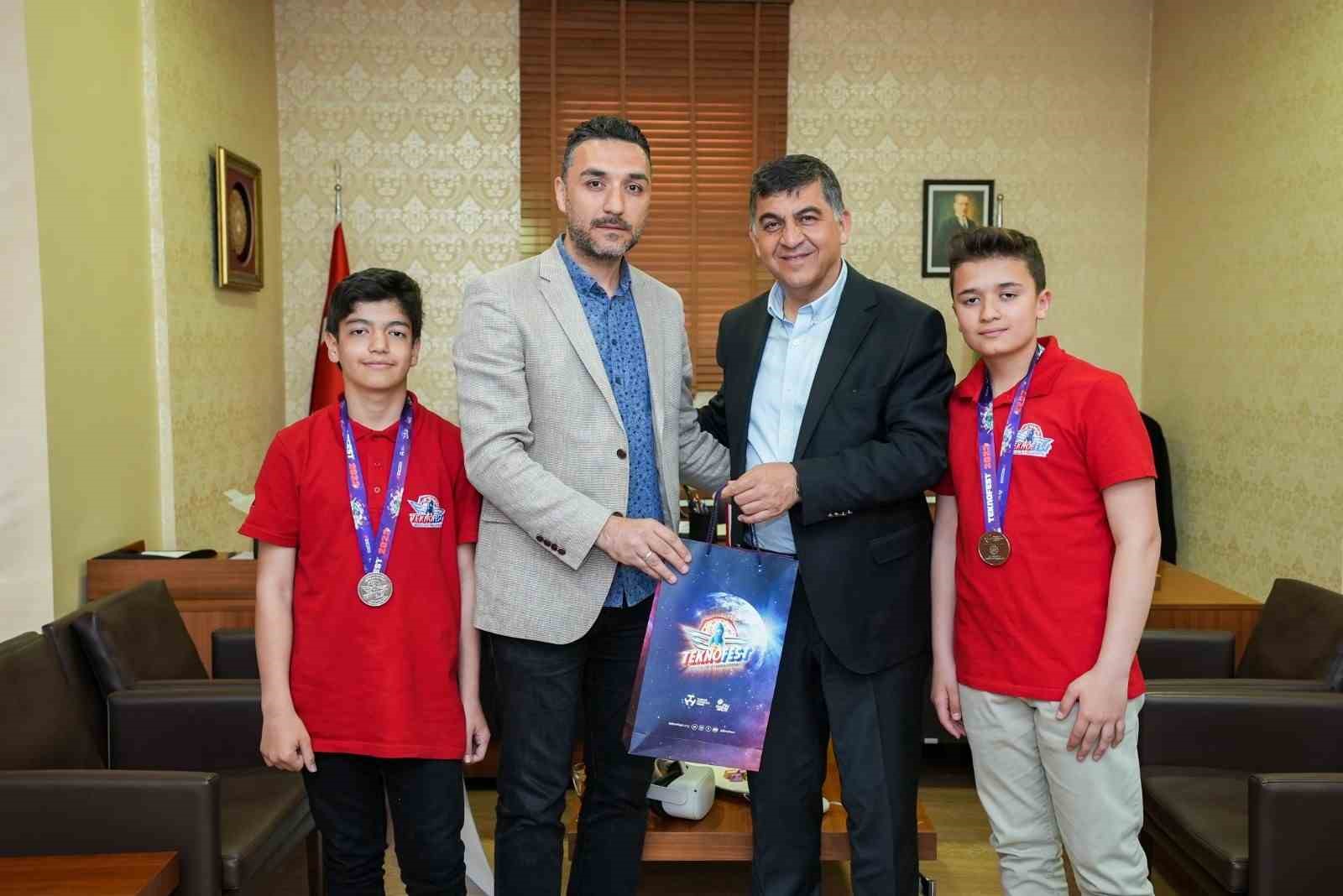 TEKNOFEST’E BİLİM ŞEHİTKAMİL ÇATISI ALTINDA HAZIRLANAN VE ‘ULAŞIM TEKNOLOJİLERİ’ KATEGORİSİNDE
