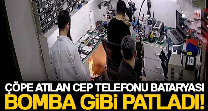 Çöpe atılan cep telefonu bataryası bomba gibi patladı MANİSA'DA BİR CEP TELEFONU TEKNİK SERVİSİNDE ŞİŞMİŞ TELEFON BATARYASI ATIK