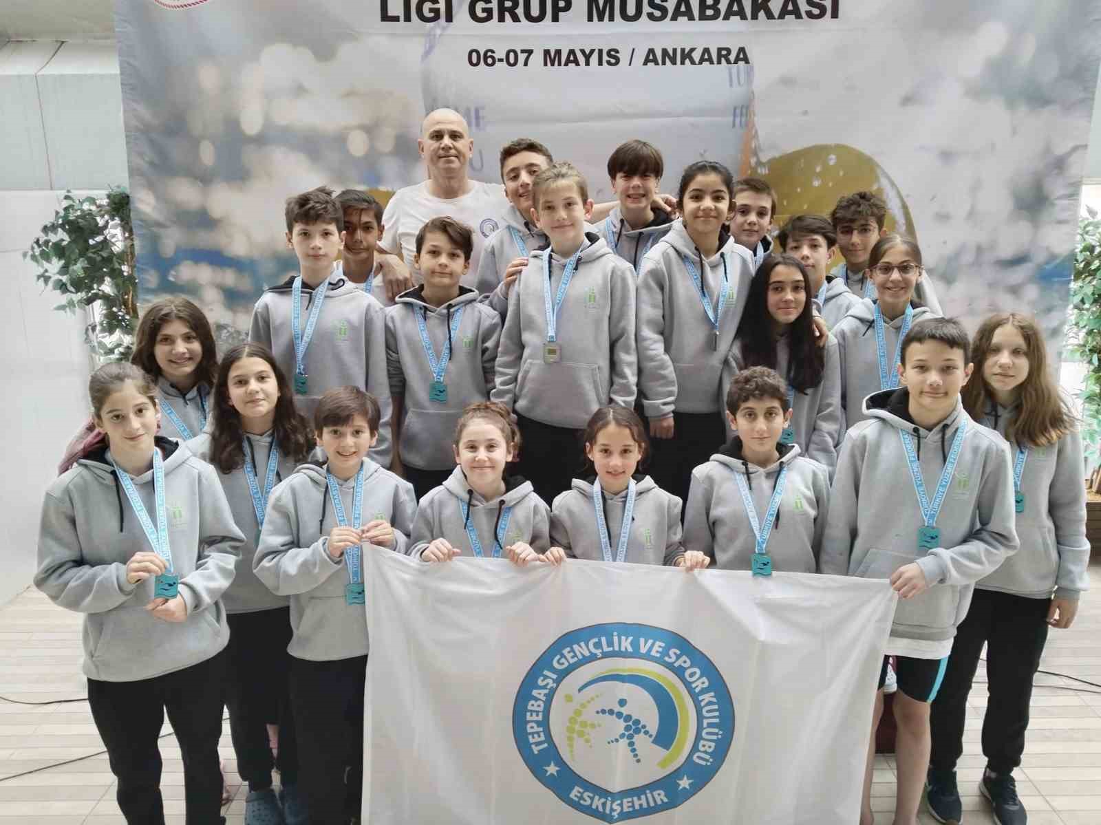 TEPEBAŞI GENÇLİK VE SPOR KULÜBÜ YÜZÜCÜSÜ 17 SPORCU, TÜRKİYE YÜZME