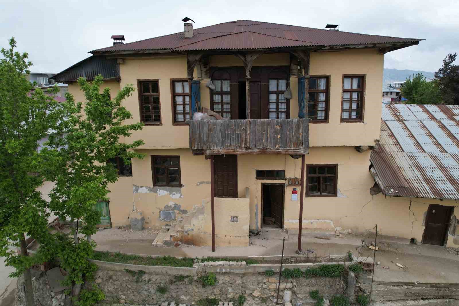 KAHRAMANMARAŞ MERKEZLİ MEYDANA GELEN DEPREMLERDE ZARAR GÖREN ASIRLIK KONAK TADİLAT