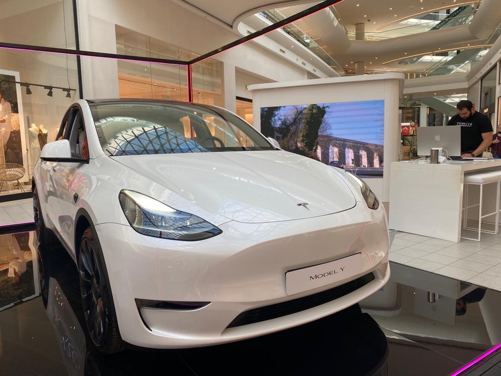 GEÇTİĞİMİZ AY TÜRKİYE’DE RESMİ OLARAK GİRİŞ YAPAN TESLA, İKİNCİ GEÇİCİ