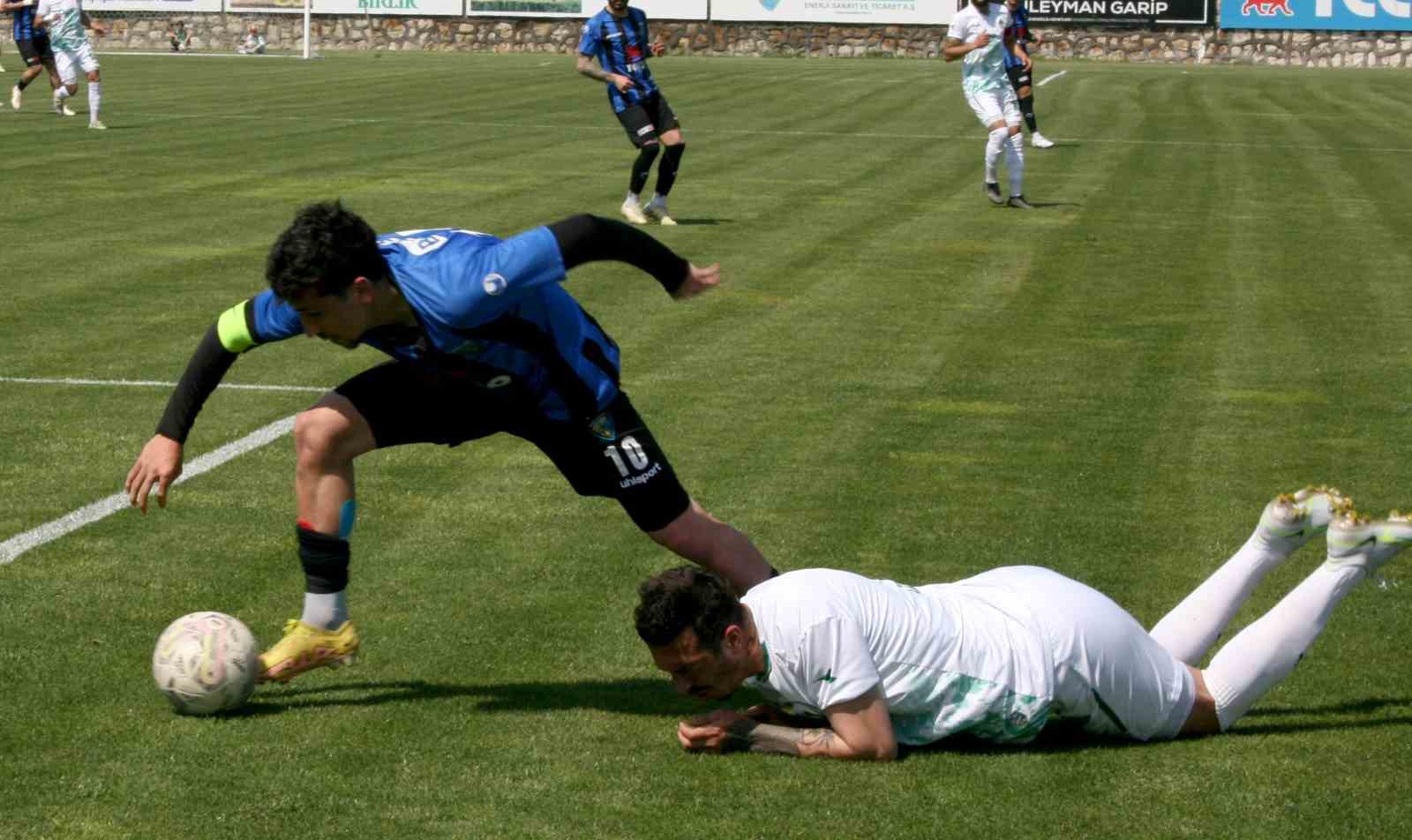 TFF 2.LİG KIRMIZI GRUP 36. HAFTA MAÇINDA TECO KARACABEY BELEDİYESPOR,