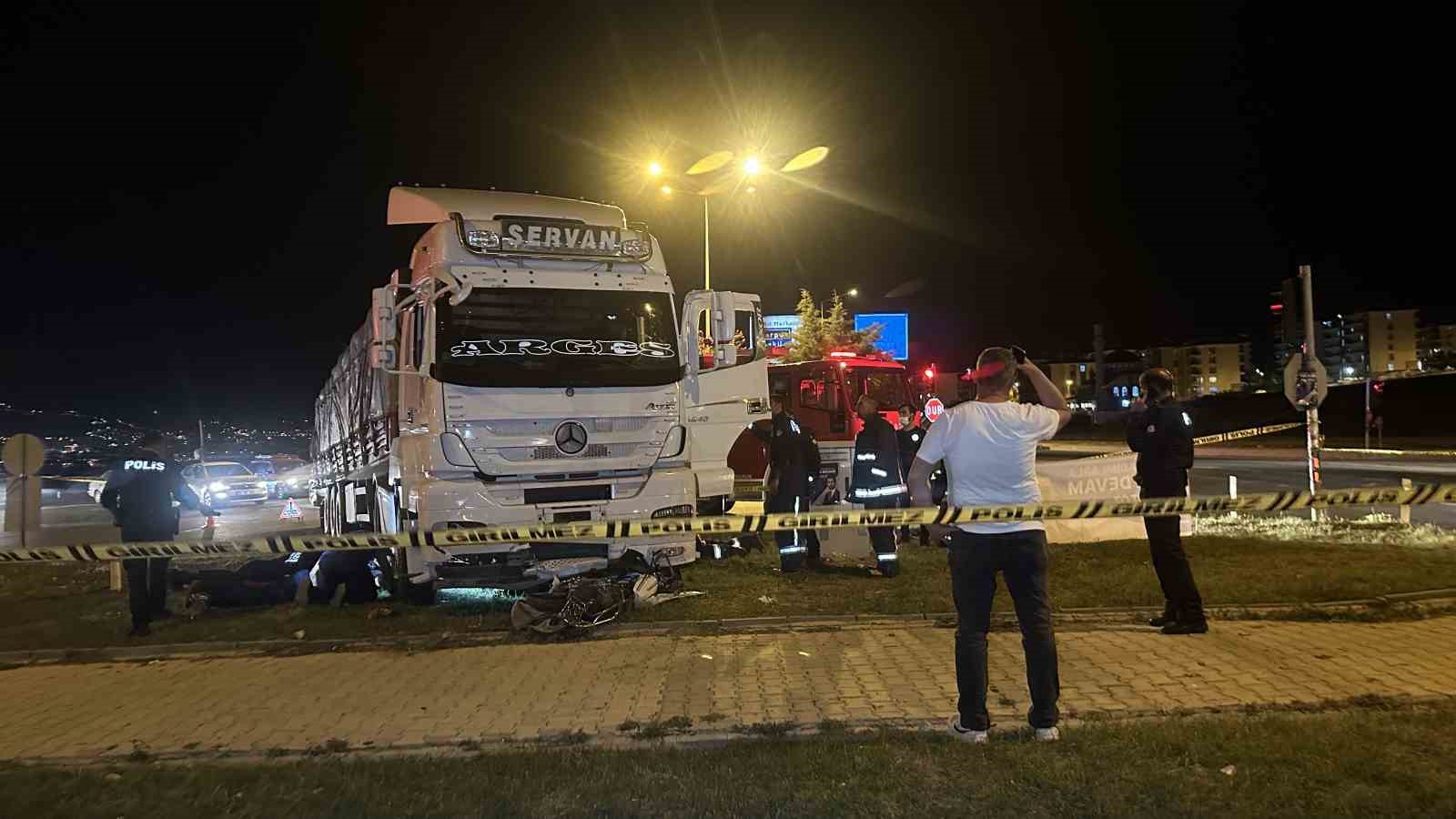ELAZIĞ’DA TIR İLE MOTOSİKLET ÇARPIŞMASI SONUCU MEYDANA GELEN KAZADA TIRIN