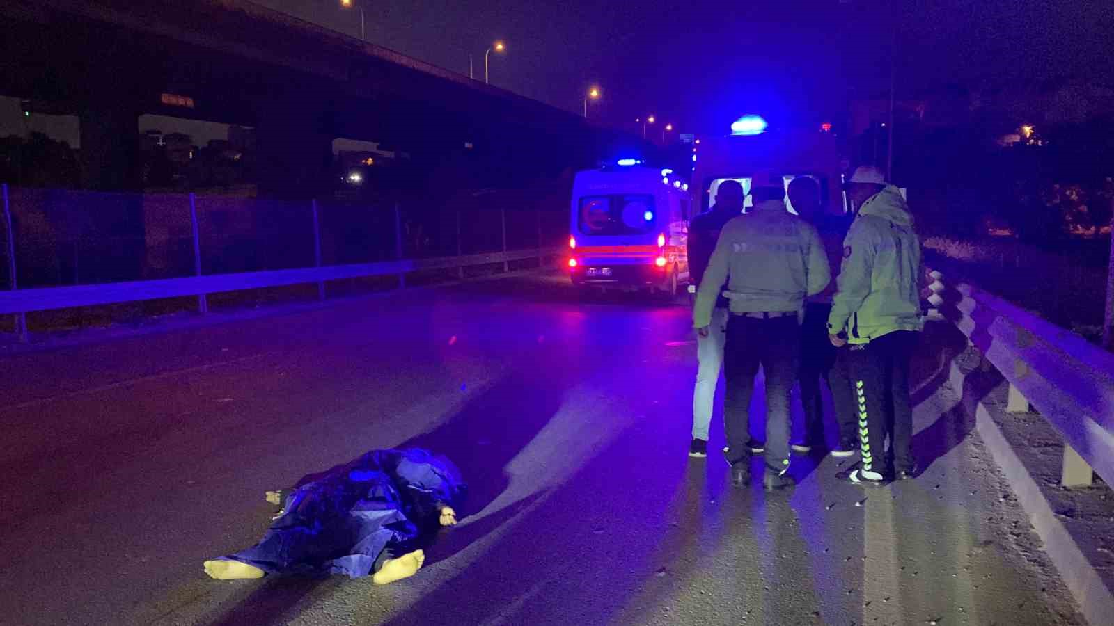KOCAELİ’NİN GEBZE İLÇESİNDE YOLUN KARŞISINA GEÇEN YAYA TIR ÇARPTI. MEYDANA