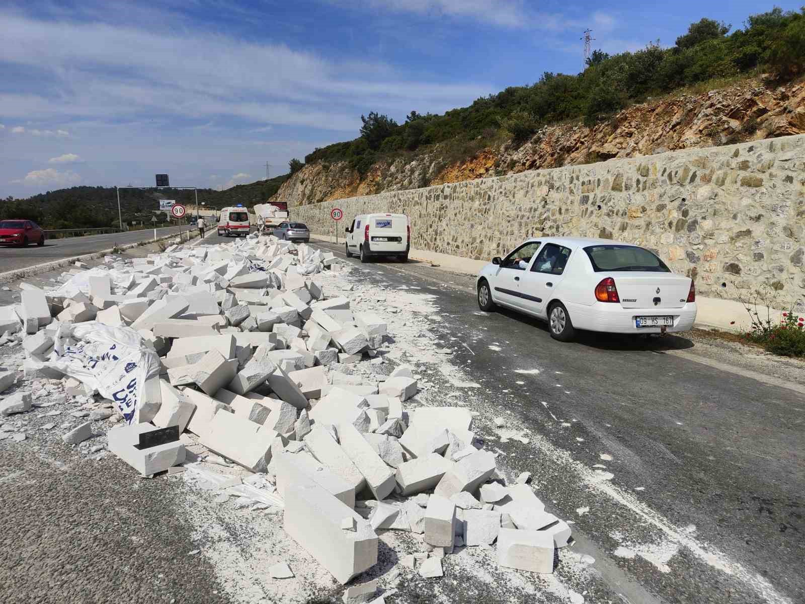 AYDIN'IN KUŞADASI İLÇESİNDE MEYDANA MEYDANA GELEN KAZADA SEYİR HALİNDE OLAN