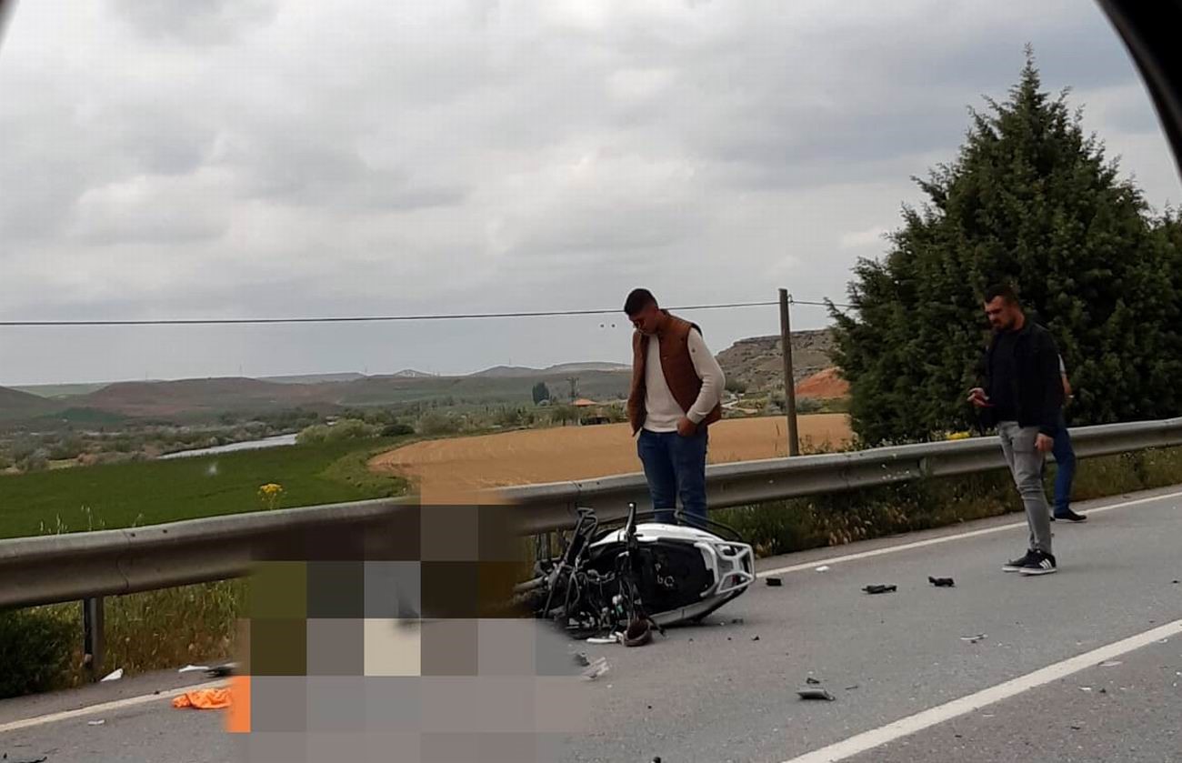 NEVŞEHİR'DE TIRLA ÇARPIŞAN MOTOSİKLET SÜRÜCÜSÜ HAYATINI KAYBETTİ.