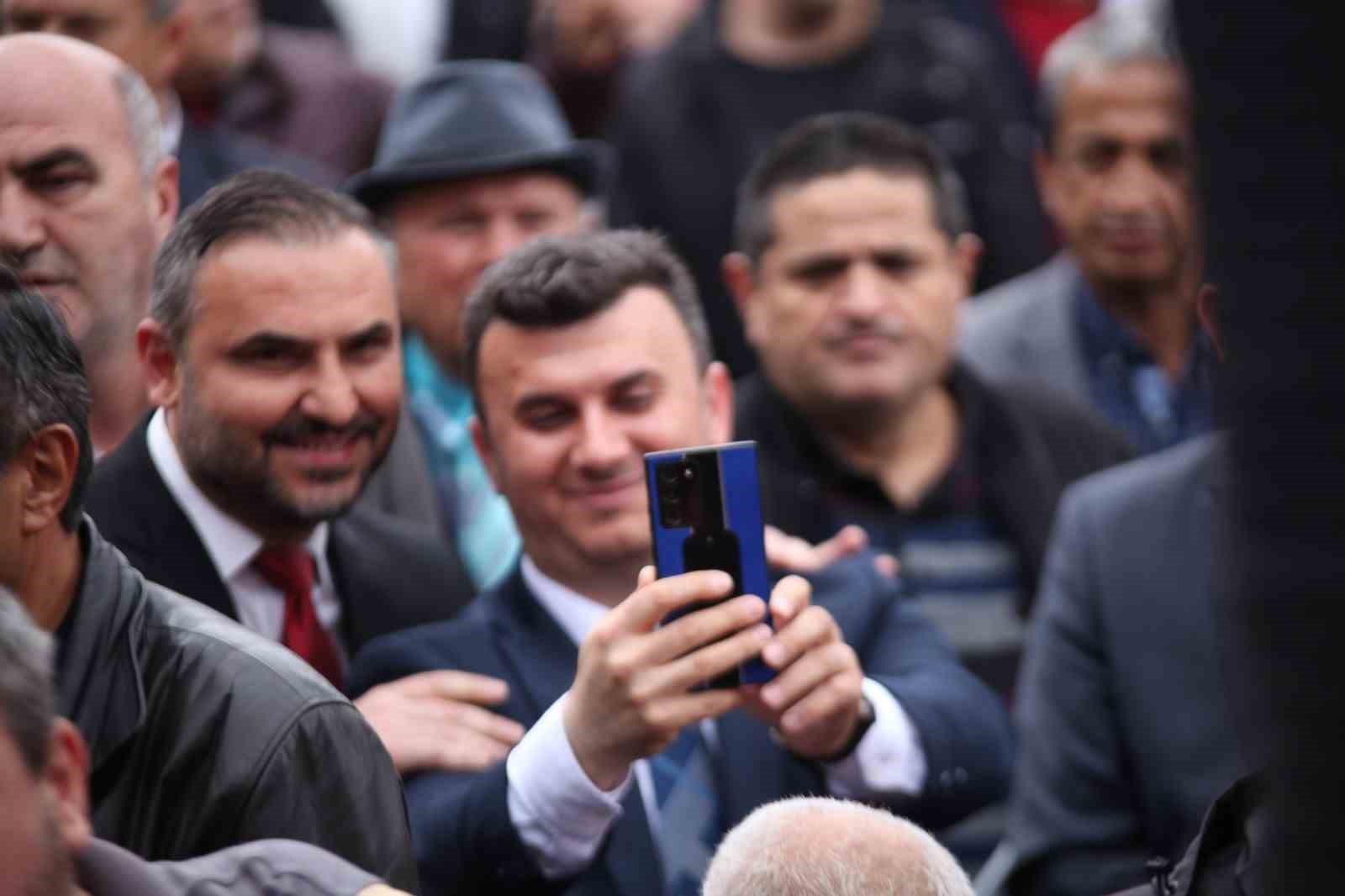 AK PARTİ ZONGULDAK MİLLETVEKİLİ ADAYLARI DEVREK 'TE YOĞUN İLGİYLE KARŞILANDI.