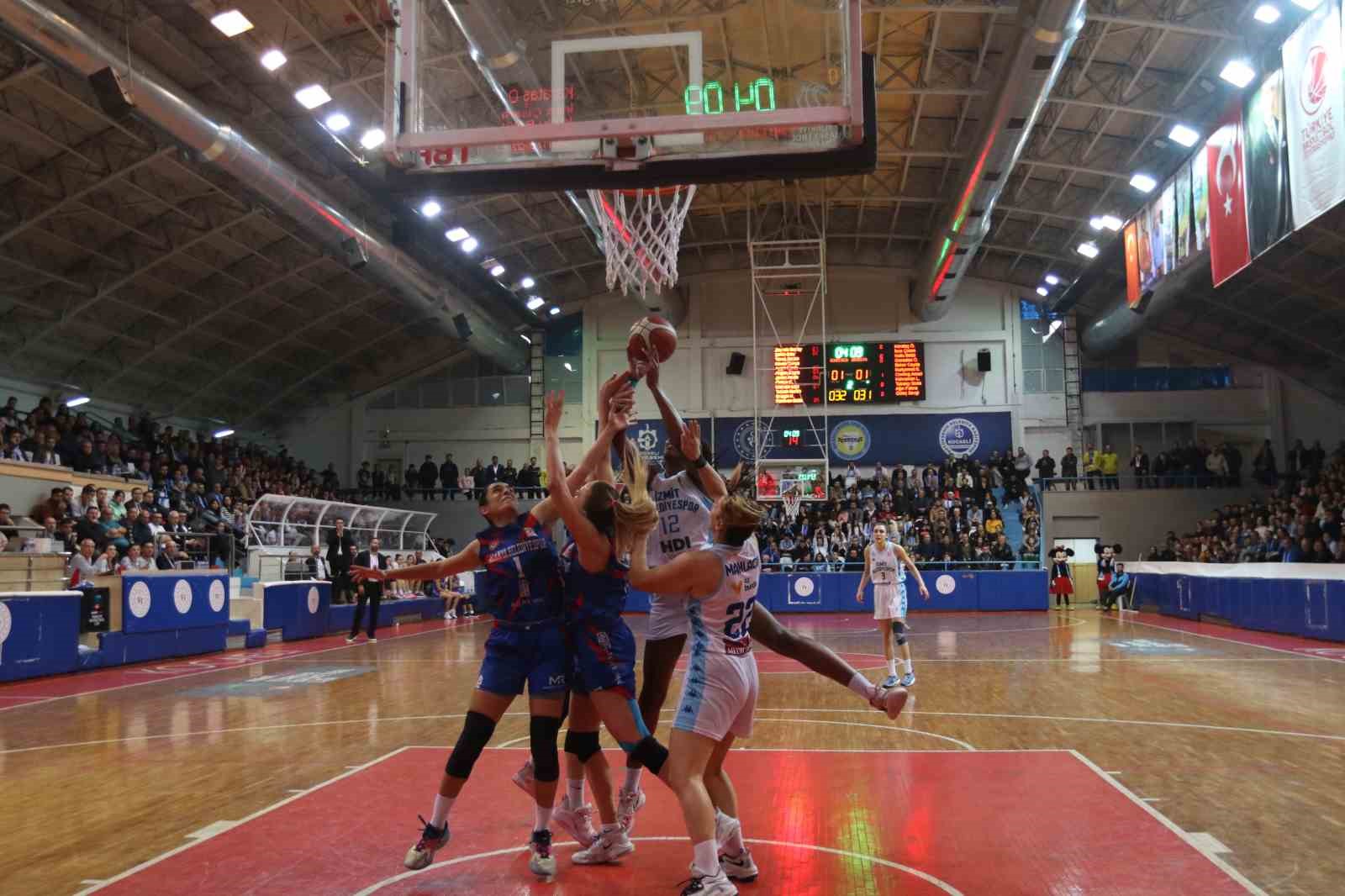 İZMİT BELEDİYESPOR PLAY-OFF FİNAL SERİSİNİN İLK MAÇINDA ALANYA BLEDİYESPOR ANTALYA