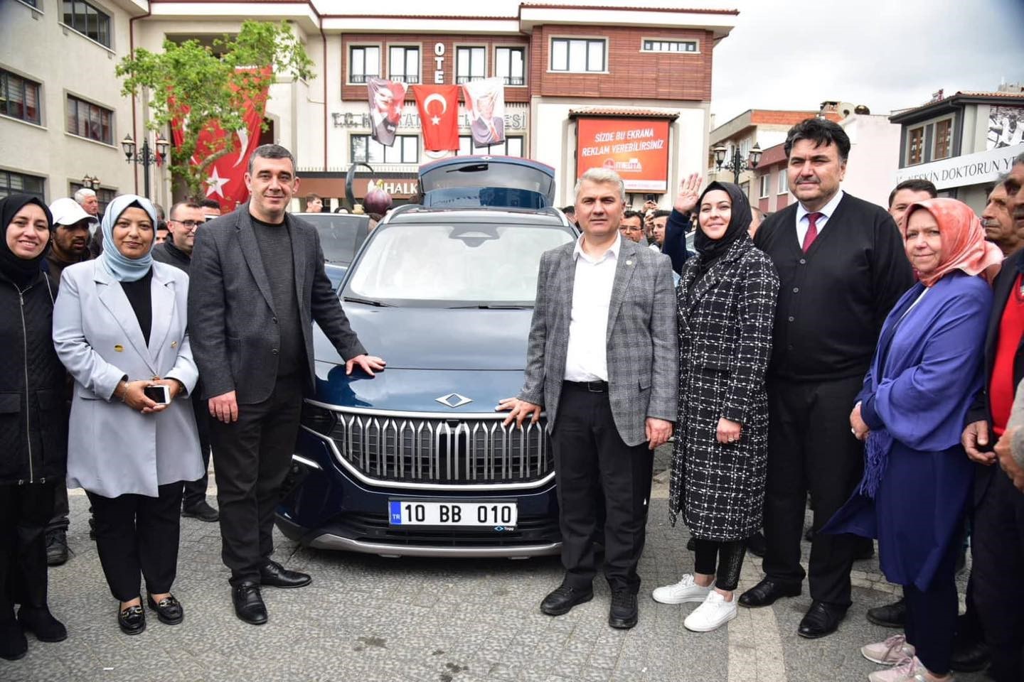 TÜRKİYE’NİN YERLİ VE MİLLİ OTOMOBİLİ TOGG BALIKESİR’İN HAVRAN İLÇESİNDE SERGİLENDİ.
