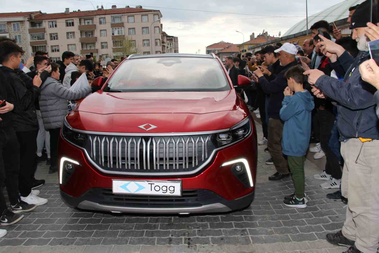 TOGG’UN ANADOLU ATEŞİ KIRMIZI RENKLİ SUV MODELİ TAVŞANLI'DA