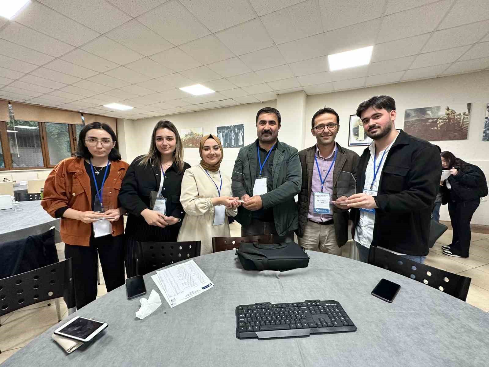 TOKAT GAZİOSMANPAŞA ÜNİVERSİTESİ ÖĞRENCİLERİ 'F KLAVYE' YARIŞMASINDA TÜRKİYE BİRİNCİLİĞİ VE