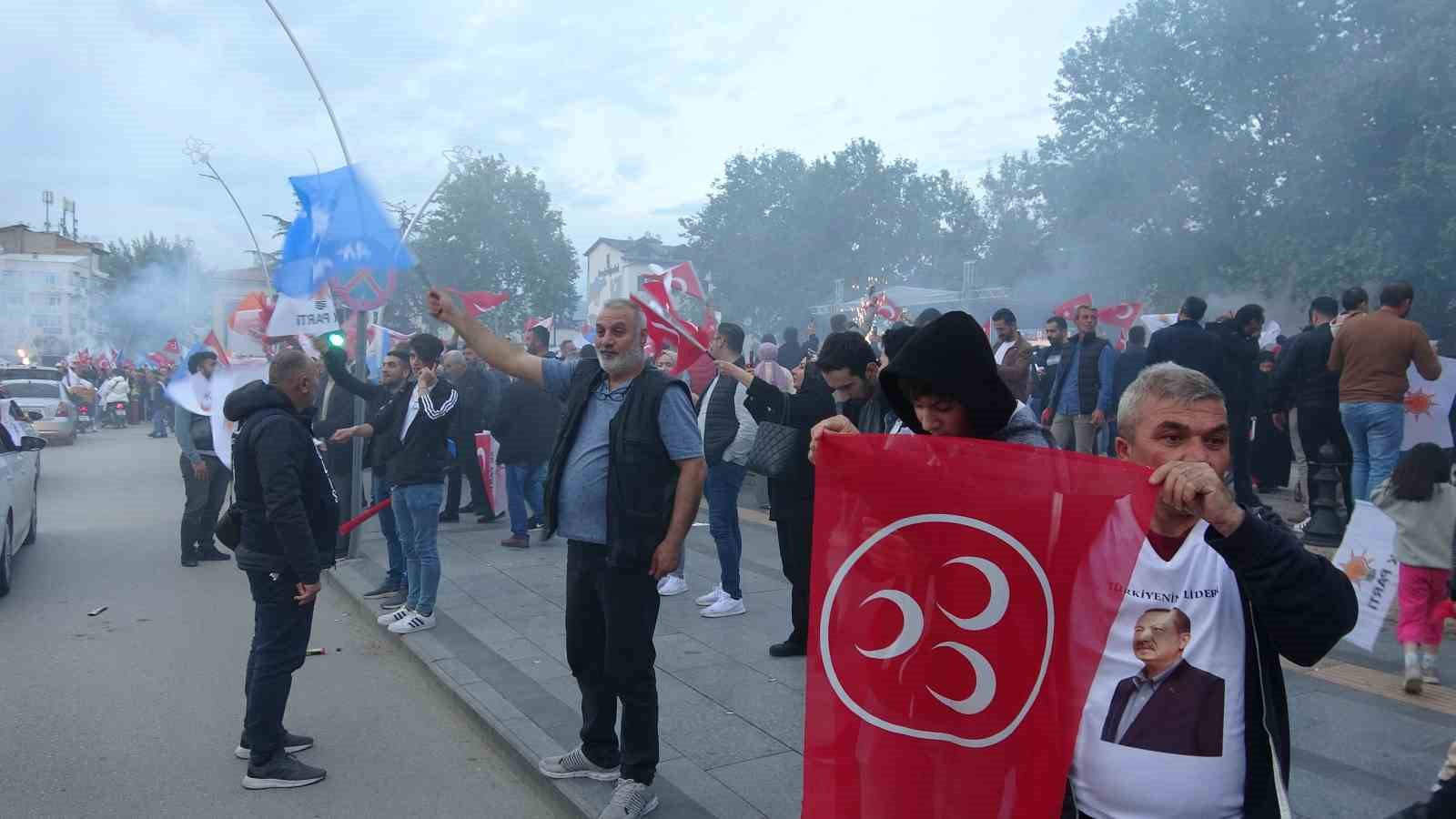 RESMİ OLMAYAN SONUÇLARA GÖRE CUMHURBAŞKANLIĞI 2. TUR SEÇİMLERİNİ MEVCUT CUMHURBAŞKANI