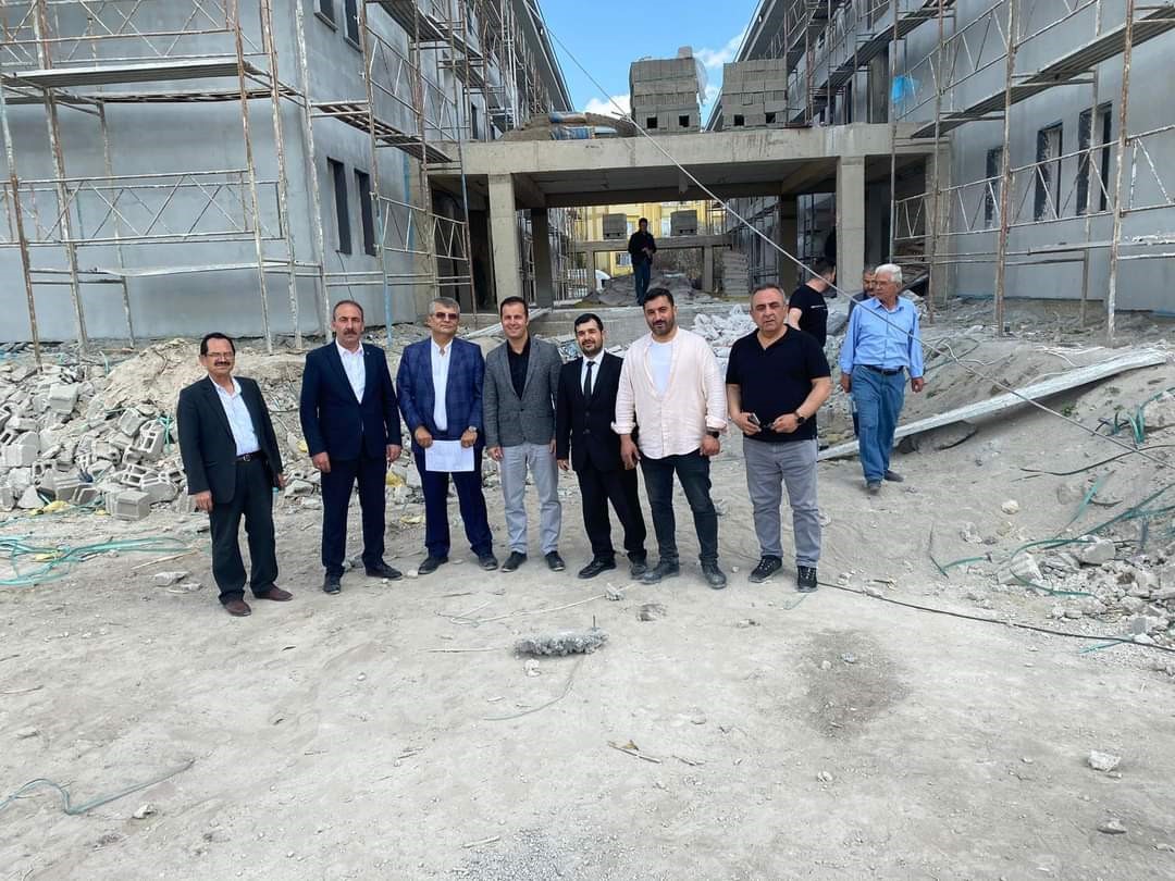 TOMARZA KAYMAKAMI METİN EYYÜPKOCA VE TOMARZA BELEDİYE BAŞKANI DAVUT ŞAHİN,