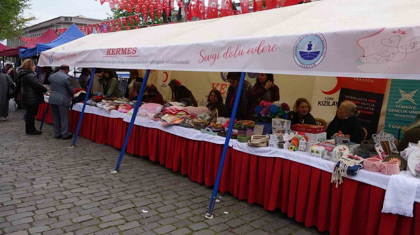 TRABZON'DA DEPREMZEDELERE YARDIM AMACIYLA KERMES DÜZENLENDİ.