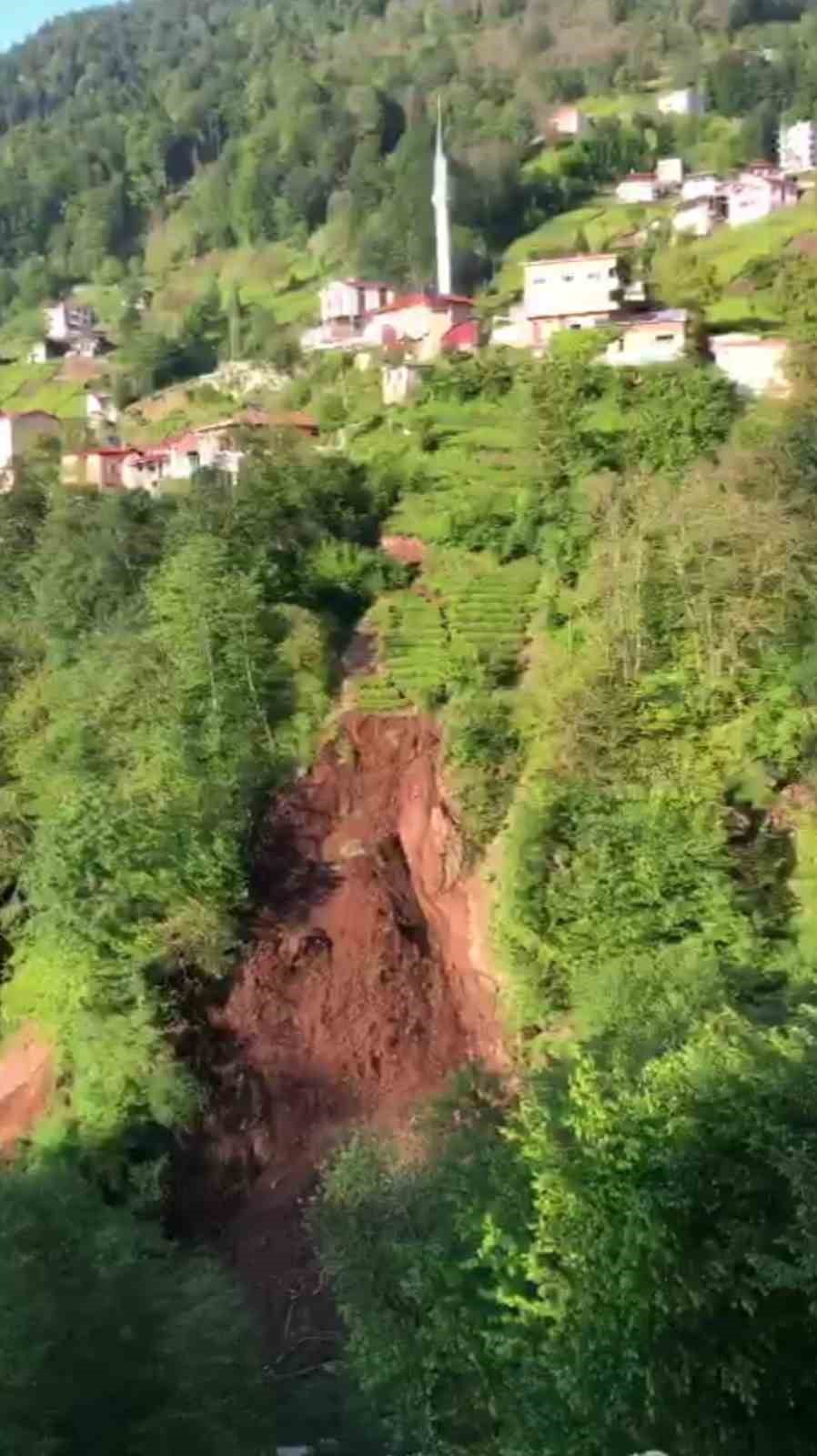 TRABZON'UN DERNEKPAZARI İLÇESİNDE BUGÜN ÖĞLE SAATLERİNDE YAŞANAN HEYELAN CEP TELEFONU