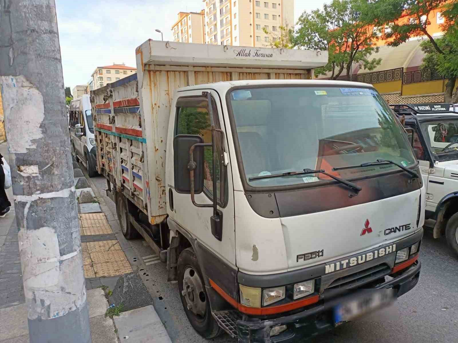 İSTANBUL’DA SOSYAL MEDYA ÜZERİNDEN TRAFİK AKIŞINA ENGEL OLDUKLARI ANLARI PAYLAŞAN