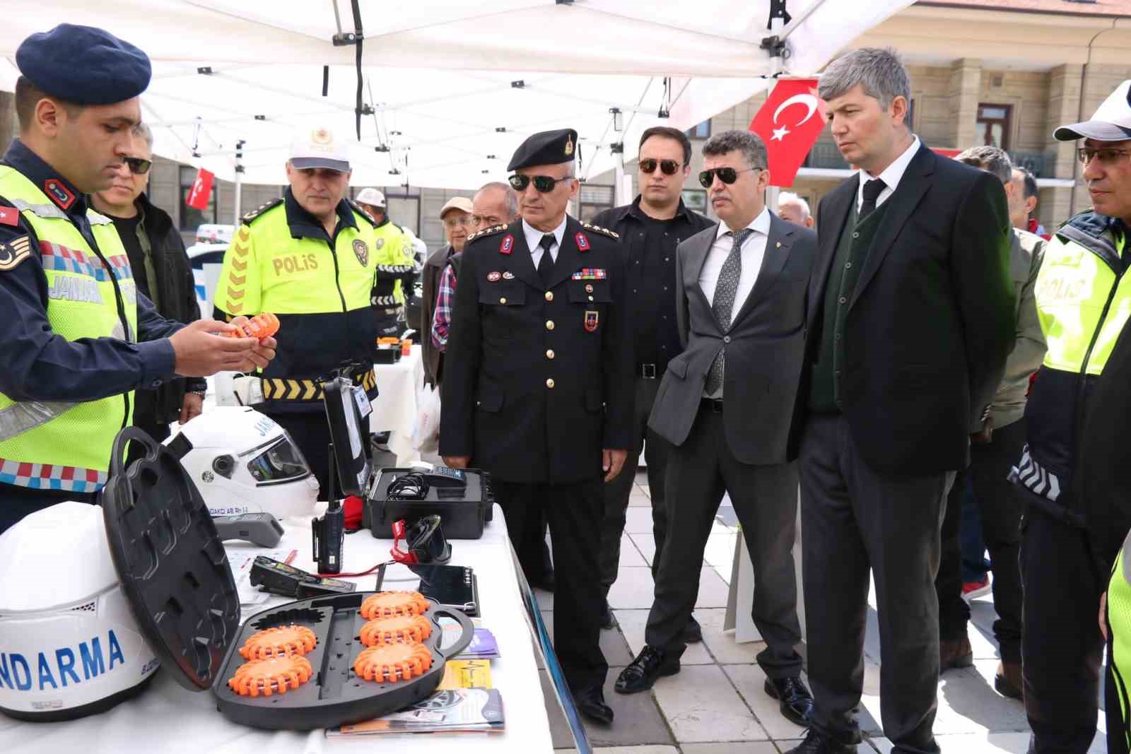 ESKİŞEHİR’DE 06-12 MAYIS KARAYOLLARI TRAFİK HAFTASI ETKİNLİKLERİ ÇERÇEVESİNDE AÇILAN TRAFİK