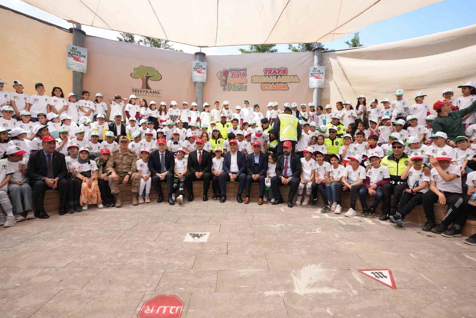 GAZİANTEP VALİSİ DAVUT GÜL İLE ŞEHİTKAMİL BELEDİYE BAŞKANI RIDVAN FADILOĞLU,