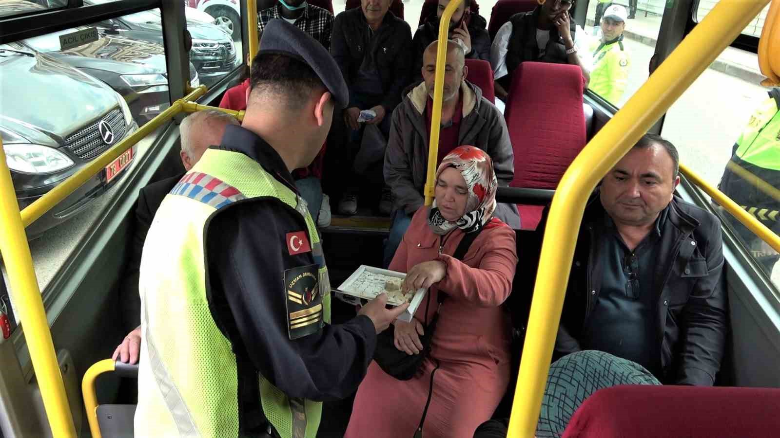 KARABÜK’TE TRAFİK HAFTASI ETKİNLİKLERİ ÇERÇEVESİNDE VALİ FUAT GÜREL VE BERABERİNDEKİLER,