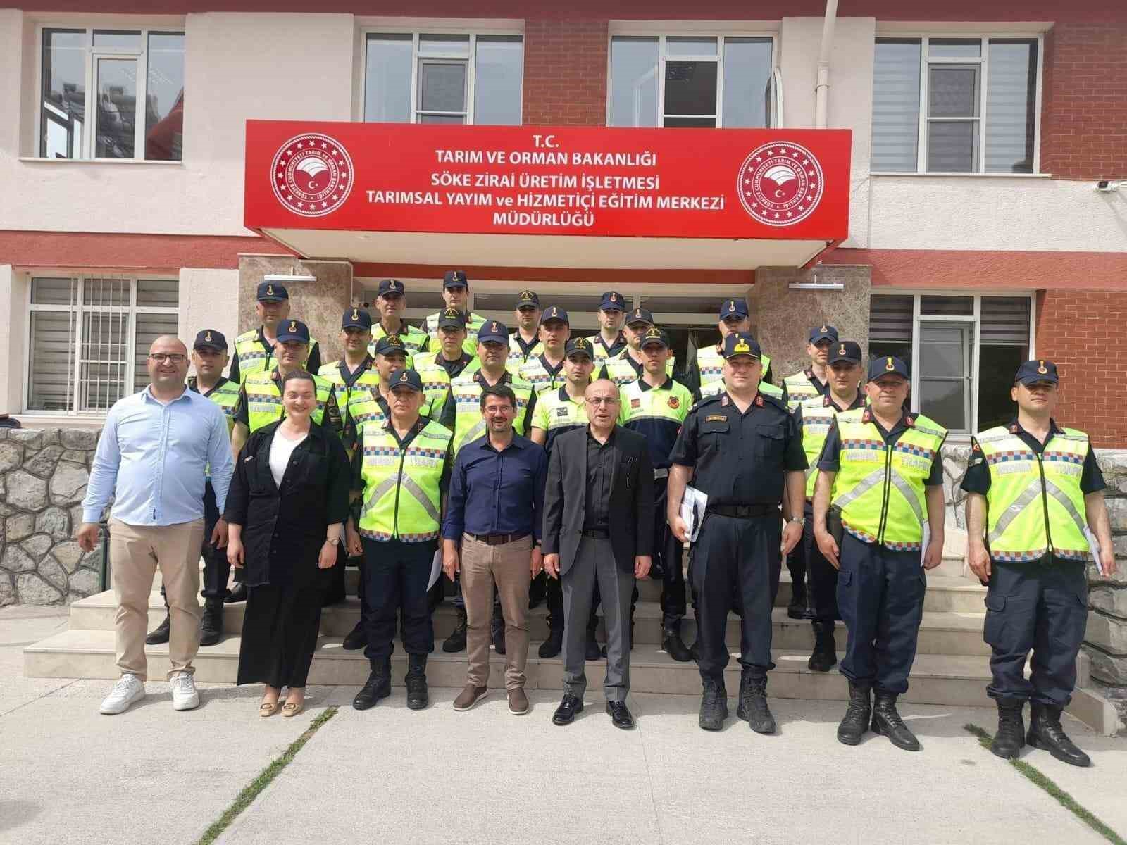 TRAFİK PERSONELİNE GÜVENLİ TRAKTÖR KULLANIMI EĞİTİMİ VERİLDİ