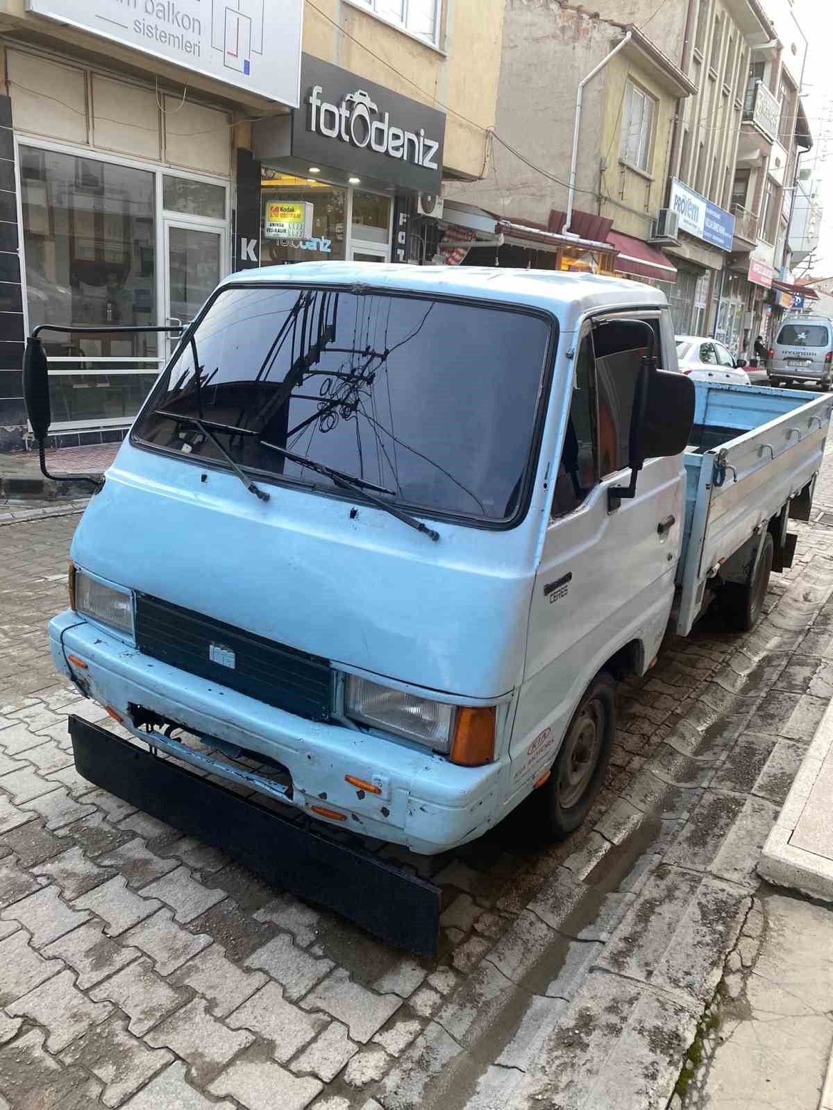 AFYONKARAHİSAR BOLVADİN İLÇESİNDE TRAFİKTEN MEN OLAN BİR KAMYONETLE GEZEN ŞAHIS
