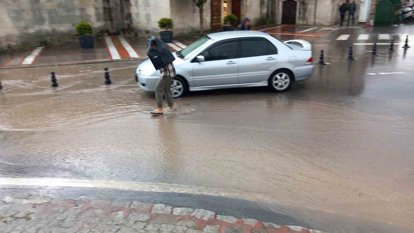 METEOROLOJİ GENEL MÜDÜRLÜĞÜ TARAFINDAN TRAKYA İÇİN KUVVETLİ, GÖK GÜRÜLTÜLÜ YAĞIŞ