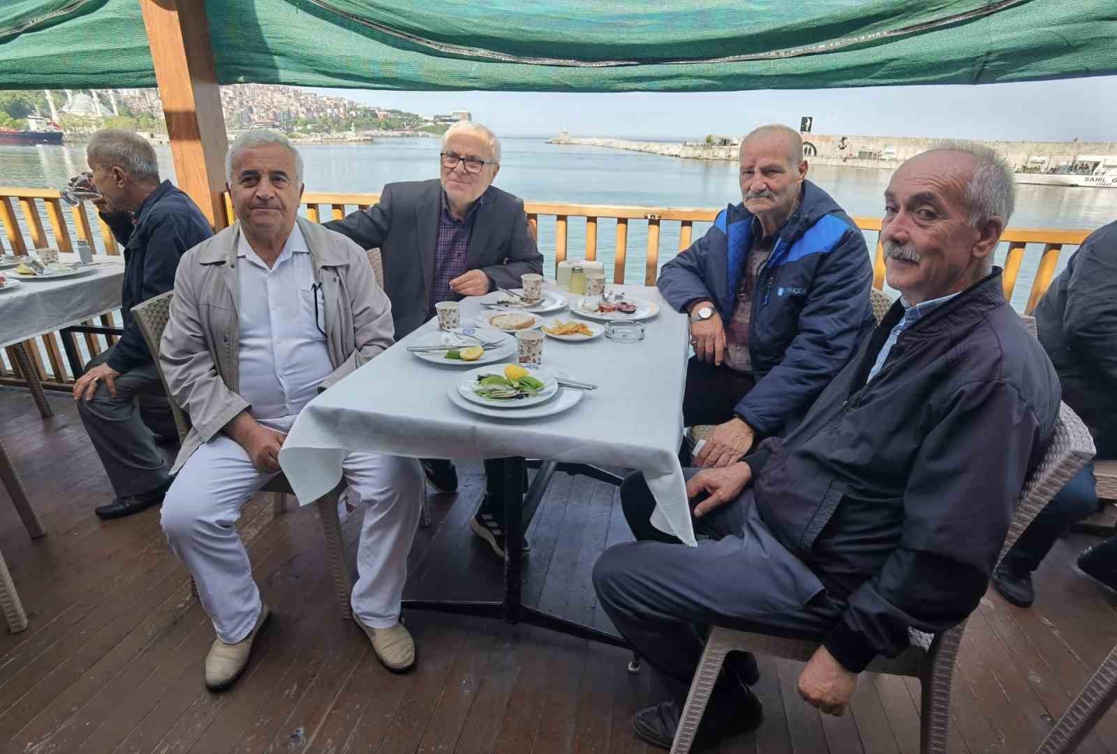 ZONGULDAK'TA TTK'DA ÇALIŞAN İŞÇİLER 50 YIL SONRA BİR ARAYA GELDİ.