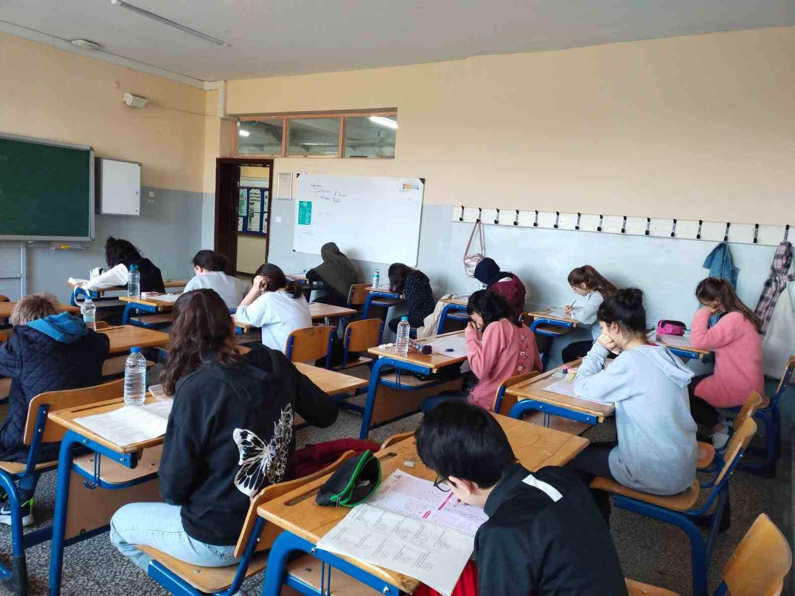 TÜGVA’NIN ‘KİTAP KURDU’ YARIŞMASINA ESKİŞEHİR’DEN 2 BİN 500 ÖĞRENCİYLE REKOR