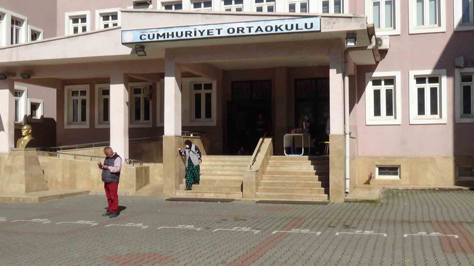 TUNCELİ’DE CUMHURBAŞKANLIĞI VE MİLLETVEKİLLİĞİ SEÇİMLERİ İÇİN VATANDAŞLAR, SABAHIN ERKEN SAATLERİNDE