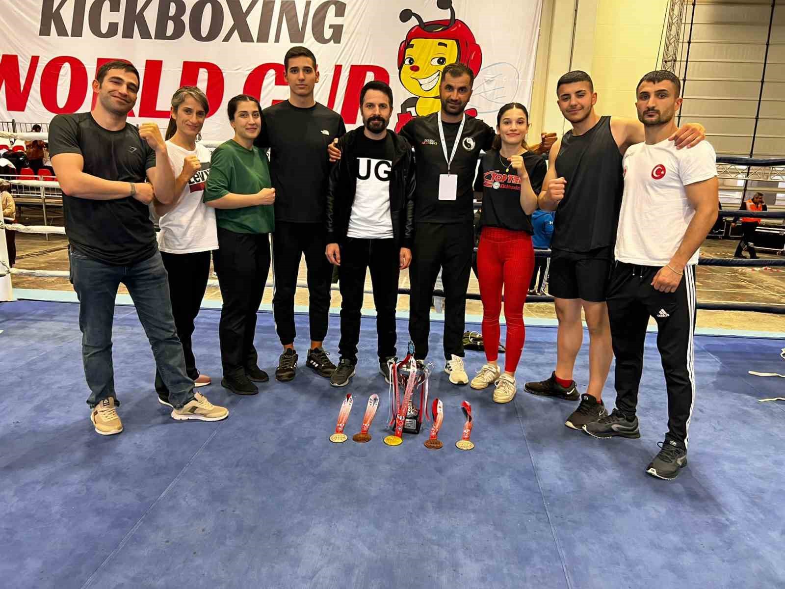 İSTANBUL’DA DÜZENLENEN 8. TURKİSH OPEN WAKO DÜNYA KUPASI MÜSABAKALARINA KATILAN