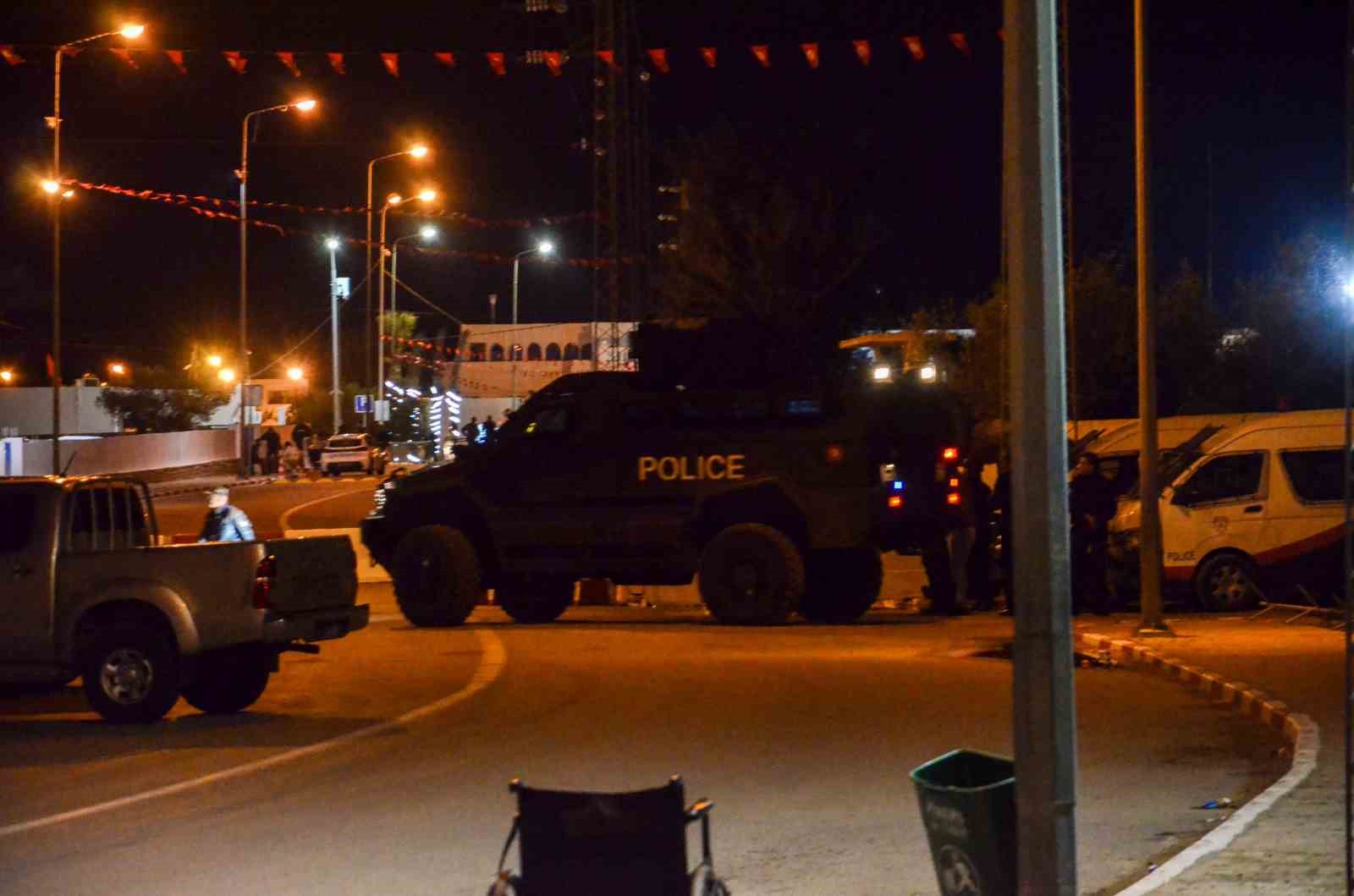 TUNUS’TA SİNAGOG YAKINLARINDA DÜZENLENEN SİLAHLI SALDIRI SONUCU 2 GÜVENLİK GÖREVLİSİYLE