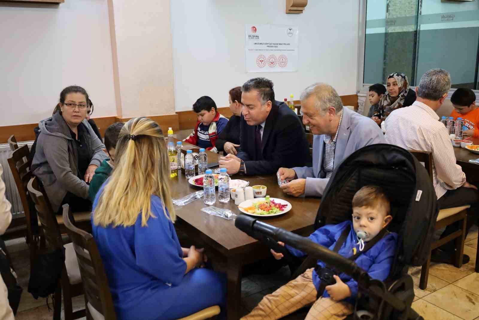 MANİSA’NIN TURGUTLU İLÇESİNDE "UMUDUMUZ GÖKYÜZÜ KADAR MAVİ" PROJESİ İLE OTİZMLİ