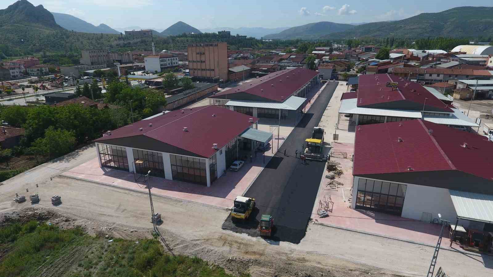 TURHAL BELEDİYESİ'NİN YAPIMINA BAŞLADIĞI SANAYİ SİTESİNİN YAPIMINDA SONA YAKLAŞILDI