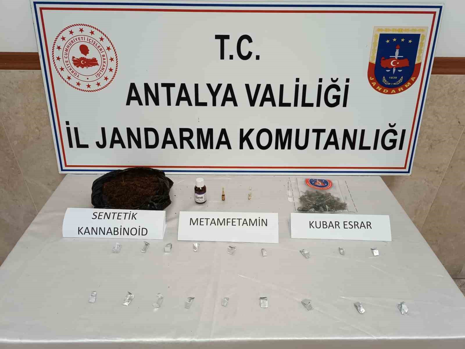 ARAMADA BİN 200 GRAM BONZAİ, 100 GRAM KUBAR ESRAR, 54