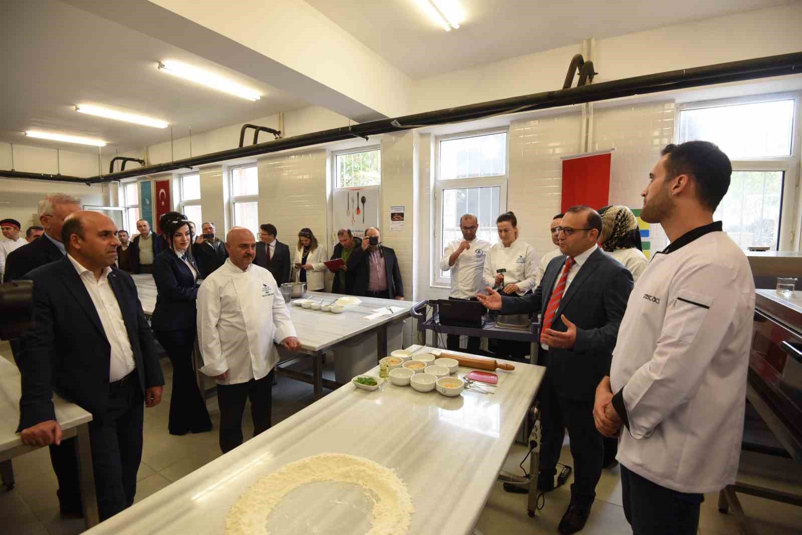 TÜRK MUTFAĞININ EŞSİZ LEZZETLERİ, DAMAKLARA HİTAP EDEN YÖRESEL LEZZETLER OLDUKÇA