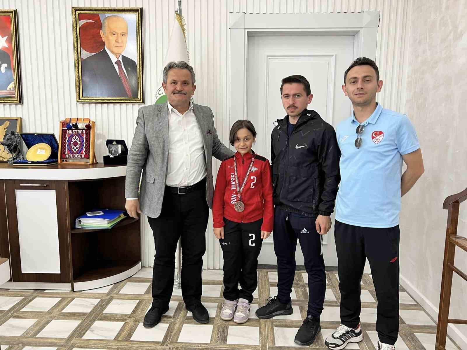 TÜRKİYE MİNİKLER VE YILDIZLAR KARATE ŞAMPİYONASINDA 34 KİLOGRAMDA TÜRKİYE ÜÇÜNCÜSÜ