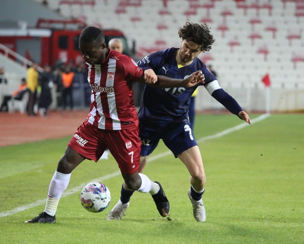 ZİRAAT TÜRKİYE KUPASI YARI FİNALİNDE FENERBAHÇE, 0-0'IN RÖVANŞINDA YARIN SON