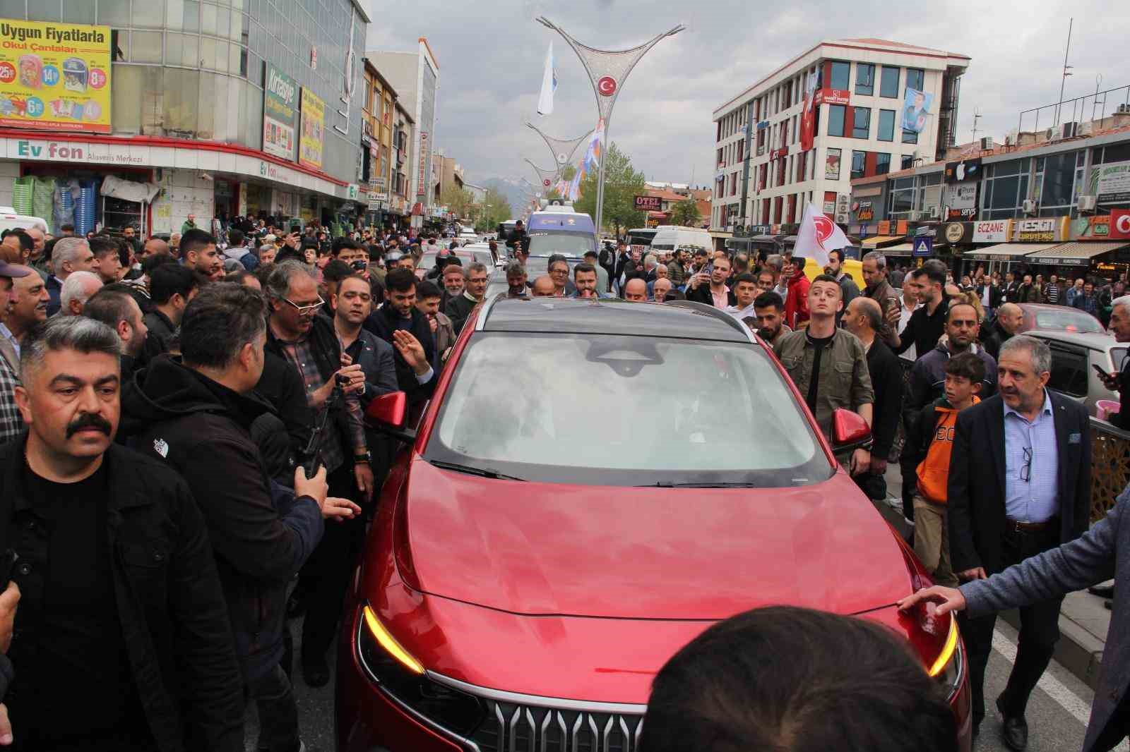 TÜRKİYE'NİN YERLİ OTOMOBİLİ TOGG ERZİNCAN’DA YOĞUN İLGİ GÖRDÜ