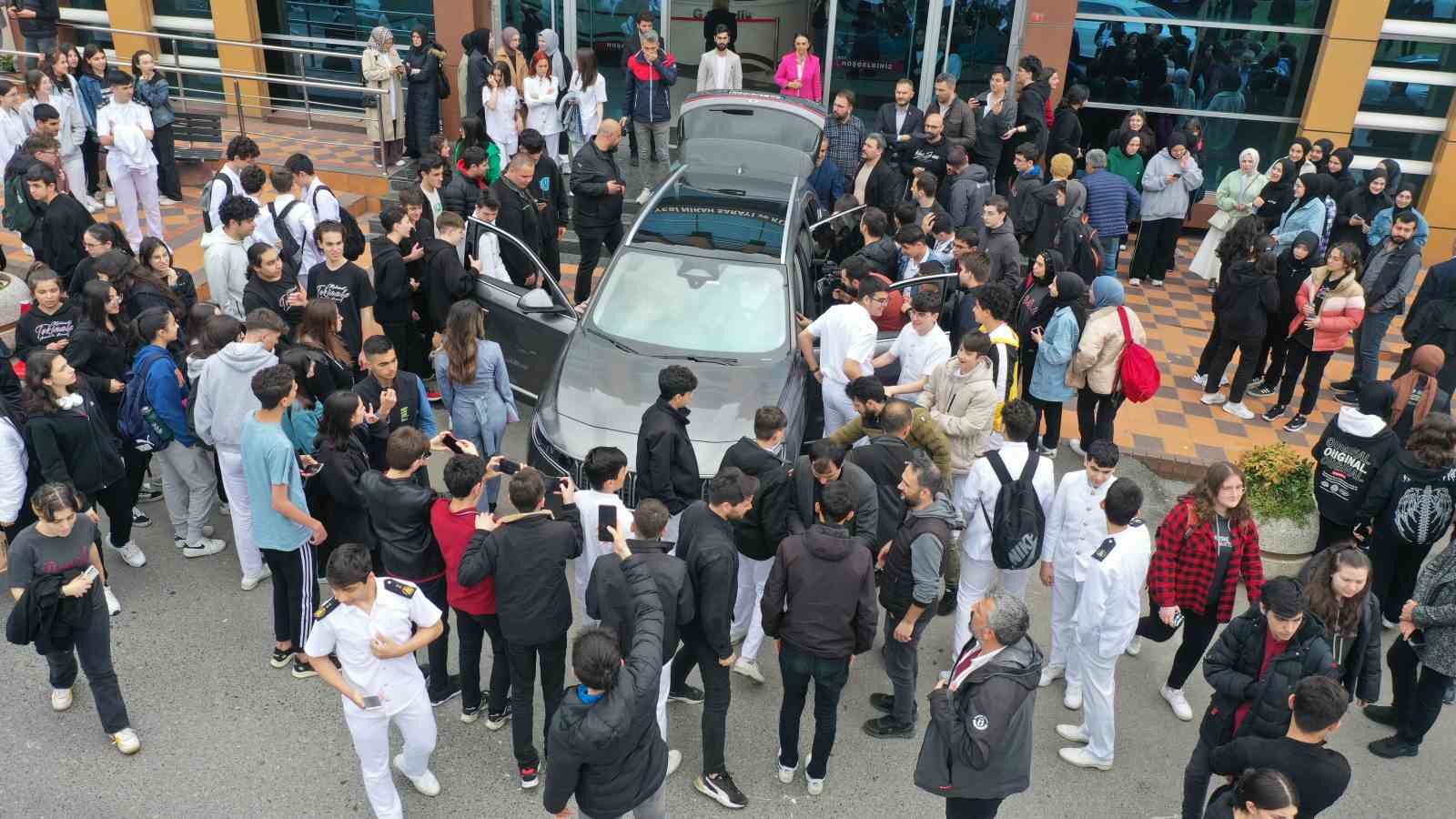 TUZLA BELEDİYESİ, TÜRKİYE’NİN YERLİ VE MİLLİ OTOMOBİLİ TOGG’A KAVUŞTU. TUZLALI