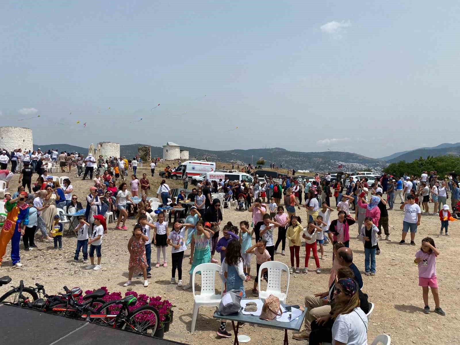 BODRUM’DA BU YIL 17’CİSİ DÜZENLENEN ULUSLARARASI BODRUM UÇURTMALAR DEPREMZEDELER İÇİN