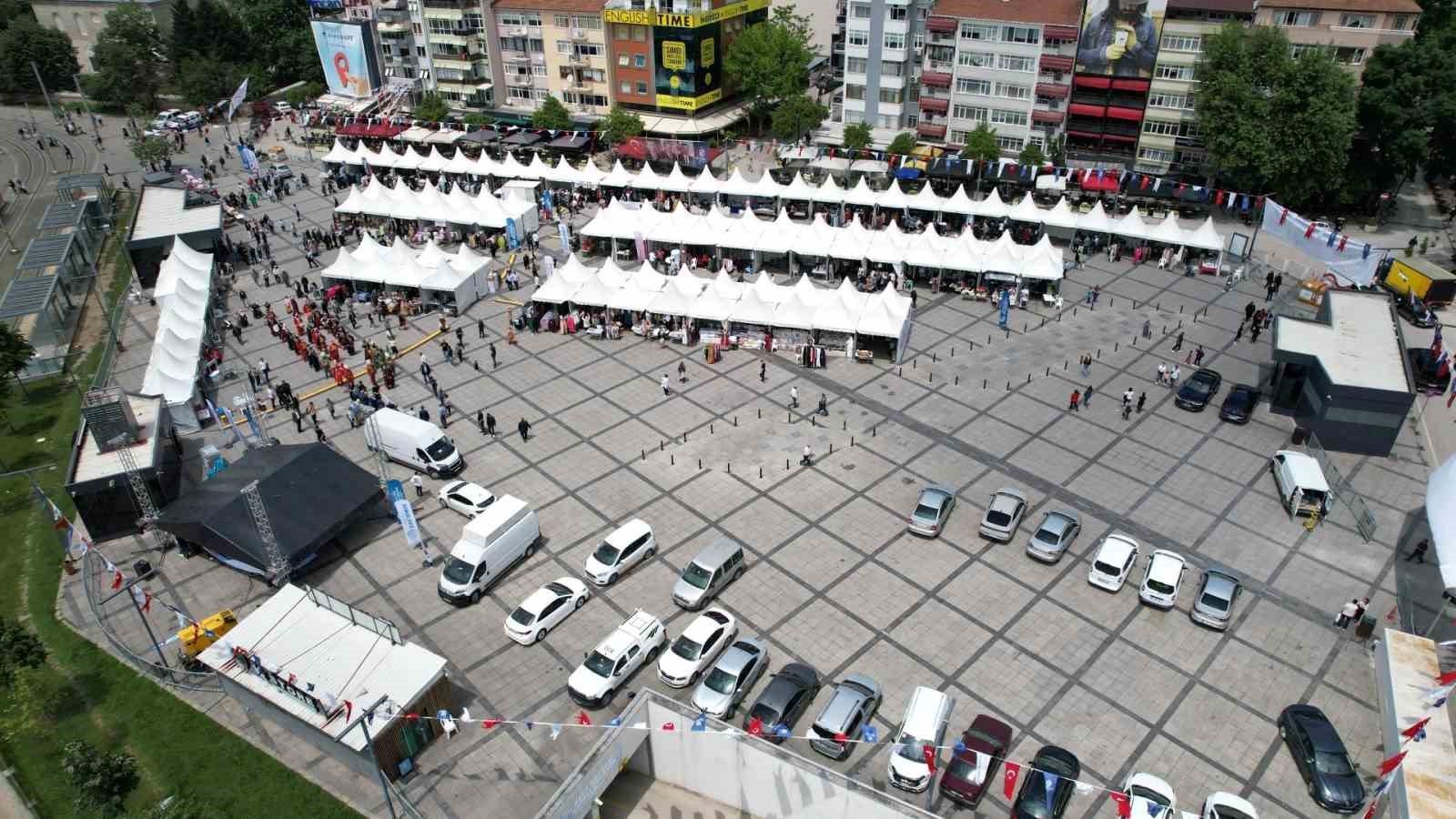 KOCAELİ'DE HEM KENT ESNAFINI HEM DE DEPREM BÖLGESİNDEN GELEN ESNAFI