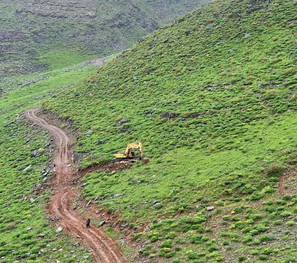 ŞIRNAK’IN ULUDERE İLÇESİNDE BAHARIN GELİŞİYLE BERABER BELEDİYE EKİPLERİ YENİ YOLLAR