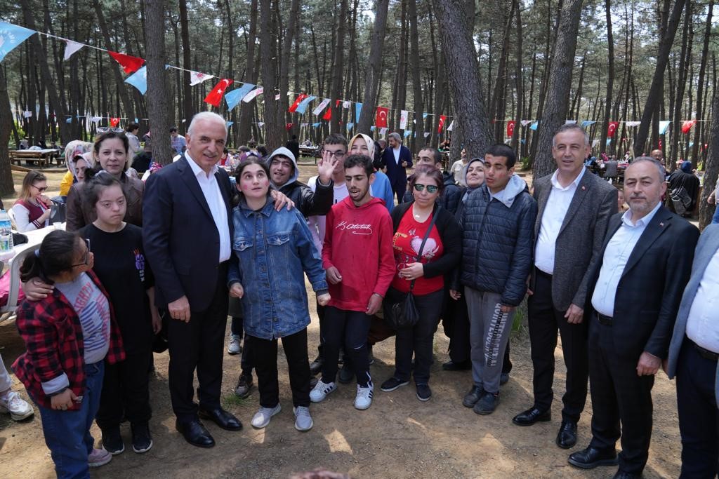 ÜMRANİYE BELEDİYESİ, ENGELLİLER HAFTASI SEBEBİYLE ÜMRANİYE MİLLET BAHÇESİ’NDE PİKNİK DÜZENLEDİ